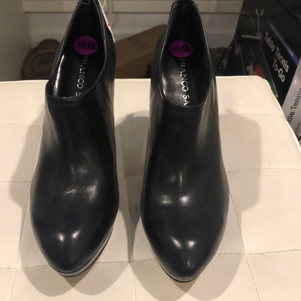 Plain Black heels - Picture 2 of 4